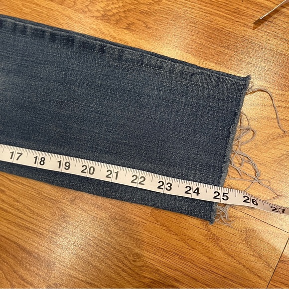 KanCan medium wash jeans Size 9/28, raw hem, 5 pockets. - Picture 11 of 13